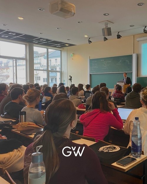 Voller Hörsaal am Freitag: Gemeinsam mit der JuS (Juristische Schulung) fand heute unser Workshop zum Ersten... Voller Hörsaal am Freitag: Gemeinsam mit der JuS (Juristische Schulung) fand heute unser Workshop zum Ersten...